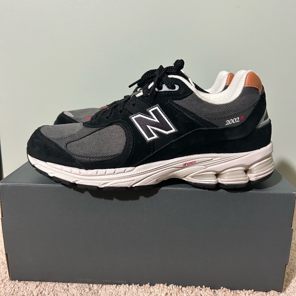 New balance 2002r